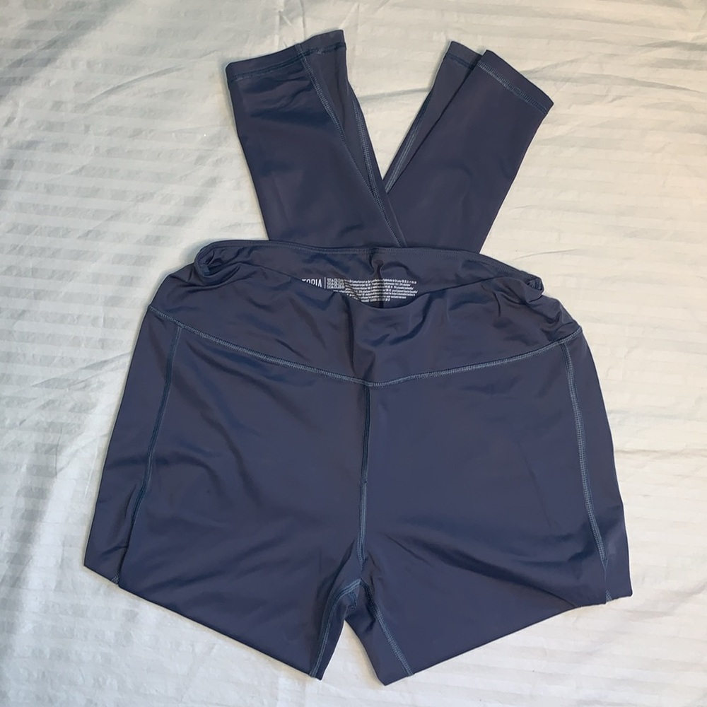 Victoria Sport L ladies yoga pants. Gray. Semi sheer stripe thigh to ankle